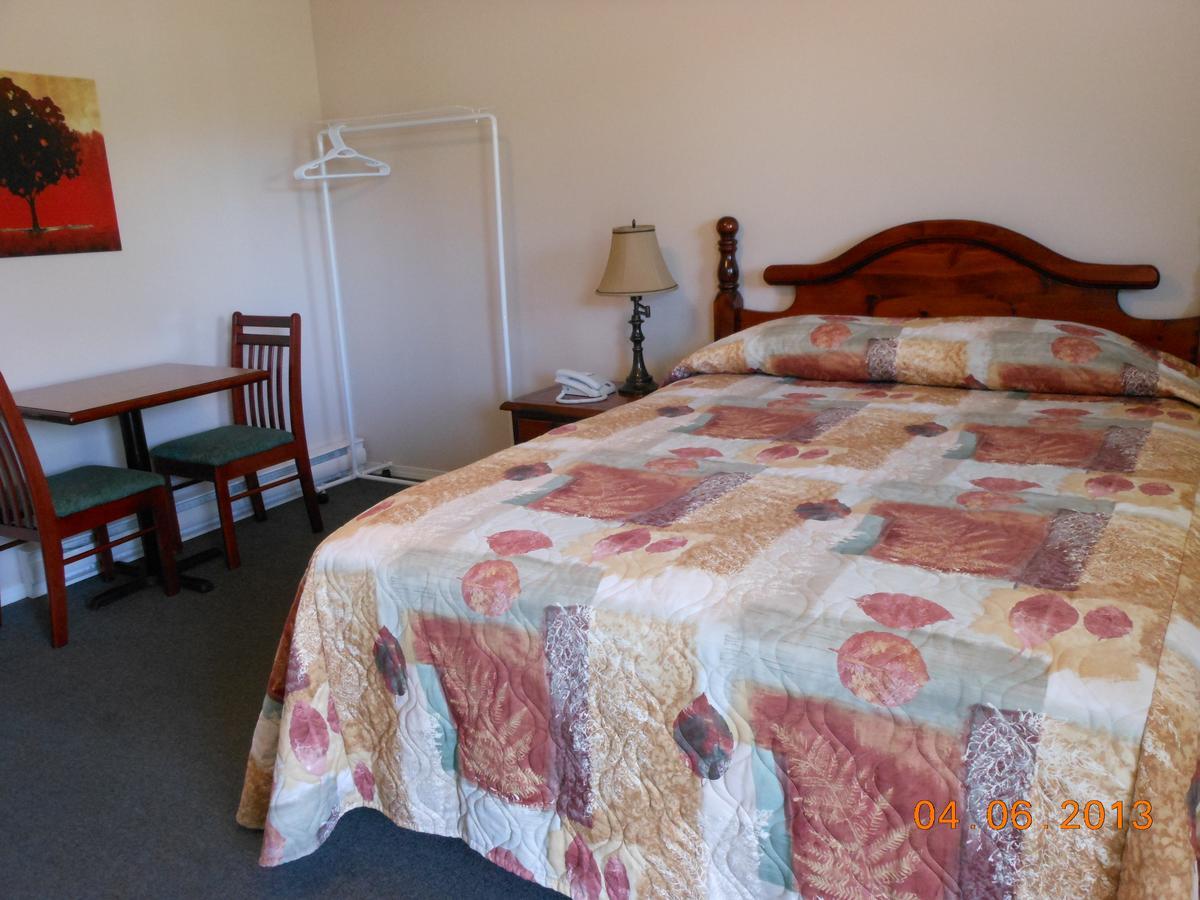 Mountain Springs Motel & Rv Park Barriere Exterior photo
