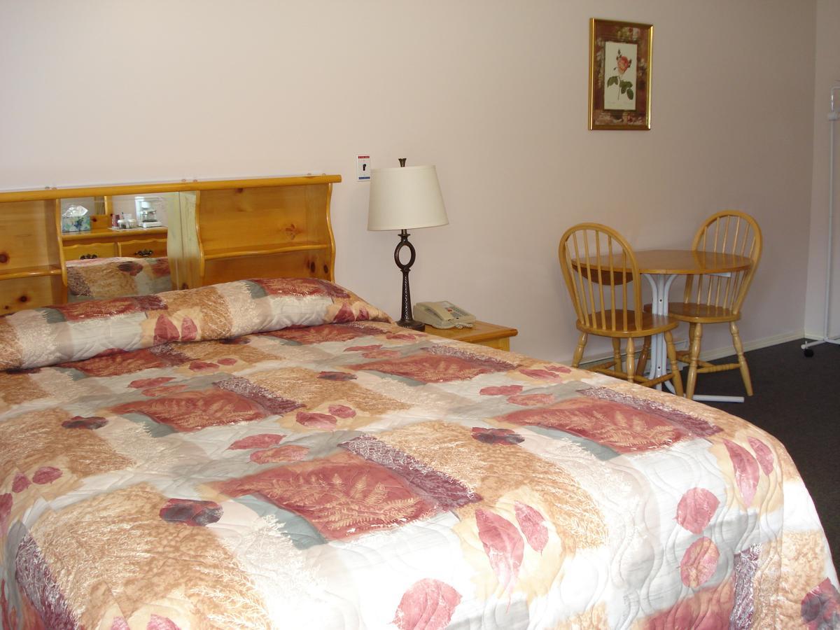 Mountain Springs Motel & Rv Park Barriere Exterior photo